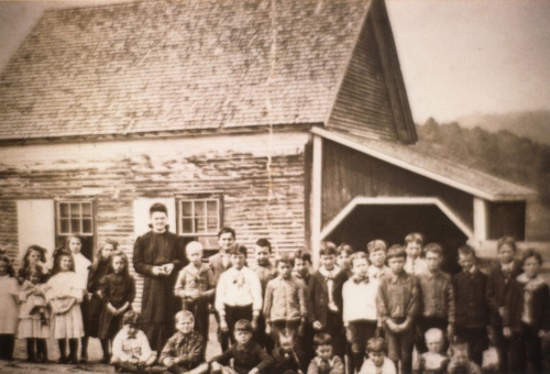 École du village (rue Principale) Rébecca Lapalme, enseignante 1884