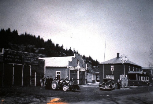 Garages et maison d’Eddy Riendeau et de Valérie Fortin vers 1950