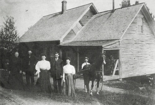 Maison d’Ebrahim Noël et de Marcelline Riendeau vers 1900 (496, chemin de Coaticook)