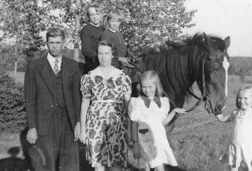 Famille Merton Vaughn Straw et Irene Hann Hereford Hill (chemin Owen) vers 1945